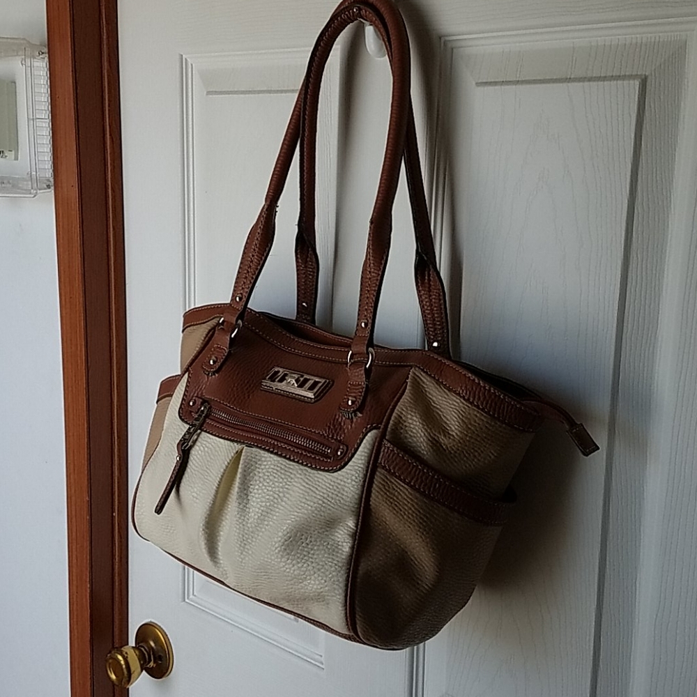 Chap's shoulder bag